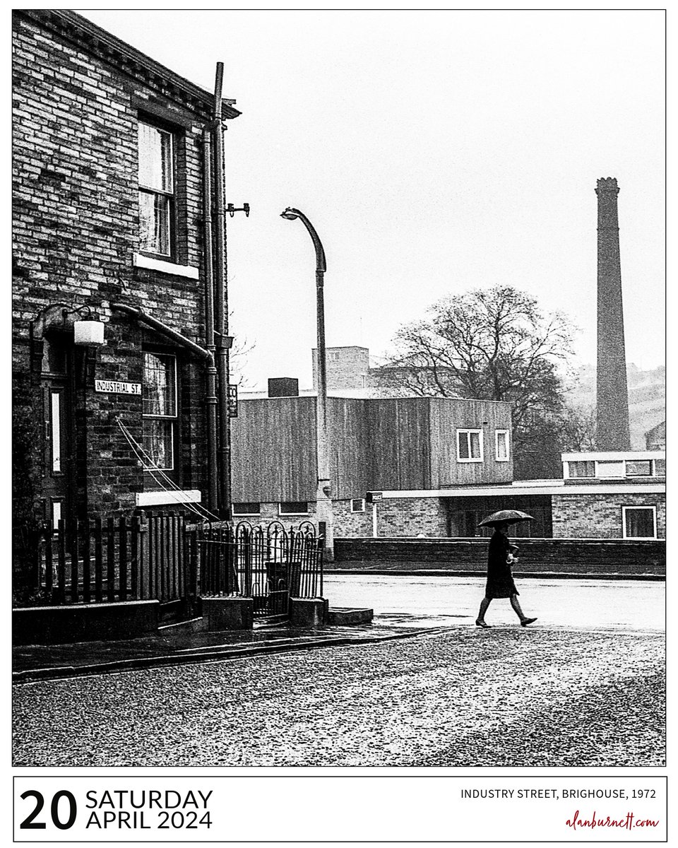 New housing developments in these parts have wonderfully aspirational names like Victoria Heights and Westminster View. Back in the old days street names were more descriptive than aspirational. Here's one of my photos of Brighouse from the early 1970s showing Industrial Street.