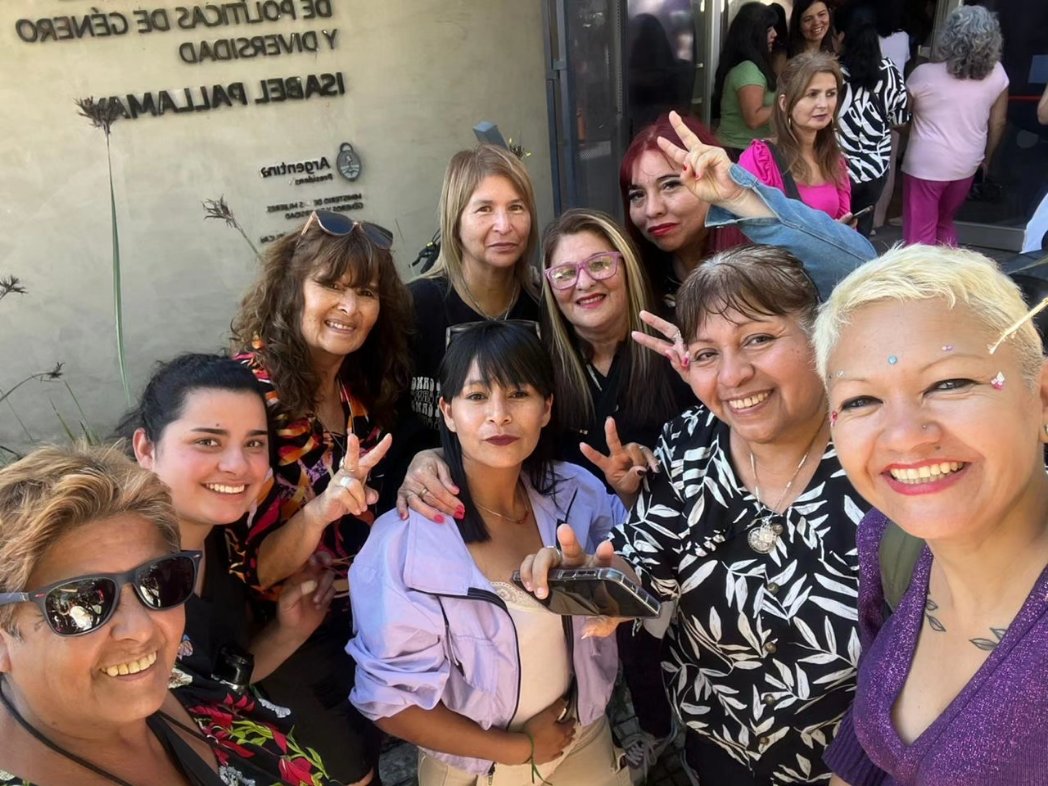 celestequilmes's tweet photo. Desde la Secretaria de Género y Diversidades,  estuvimos presente en la muestra cultural y educativa "La Pallamay" en el Centro territorial de políticas de género Isabel Pellamay. https://t.co/Hg7vDp6jxN