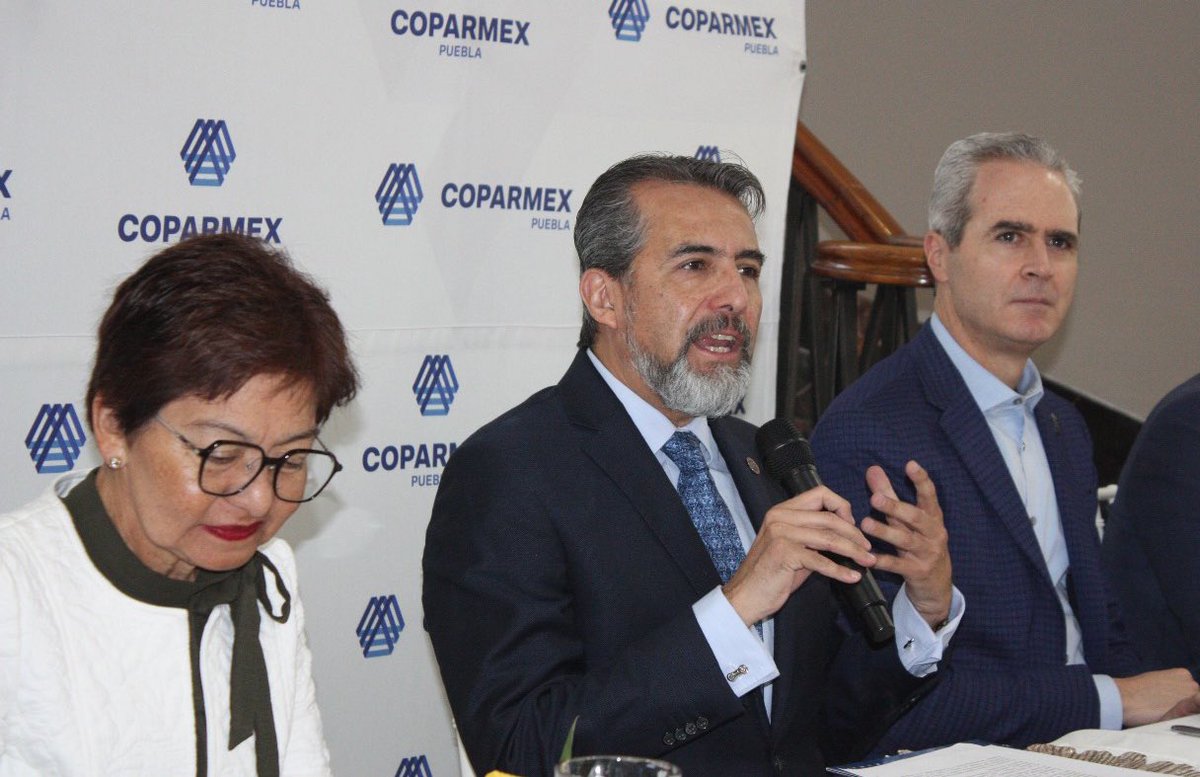 CoparmexPuebla's tweet photo. Desayuno informativo para presentar #Intelligentia, una plataforma colaborativa de vanguardia, a las grandes empresas afiliadas a #COPARMEXPuebla, destacándola como la herramienta más potente para impulsar la innovación basada en investigación en el estado de #Puebla. https://t.co/B0V2QiSDsU
