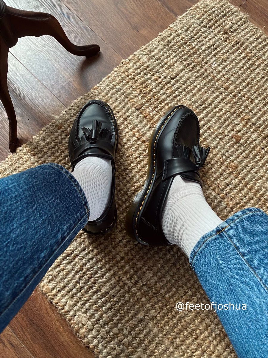 Lord of the manor ⚜️

#whitesocks #loafers #docmartens #adrianloafers #mensfashion #aesthetic #socks