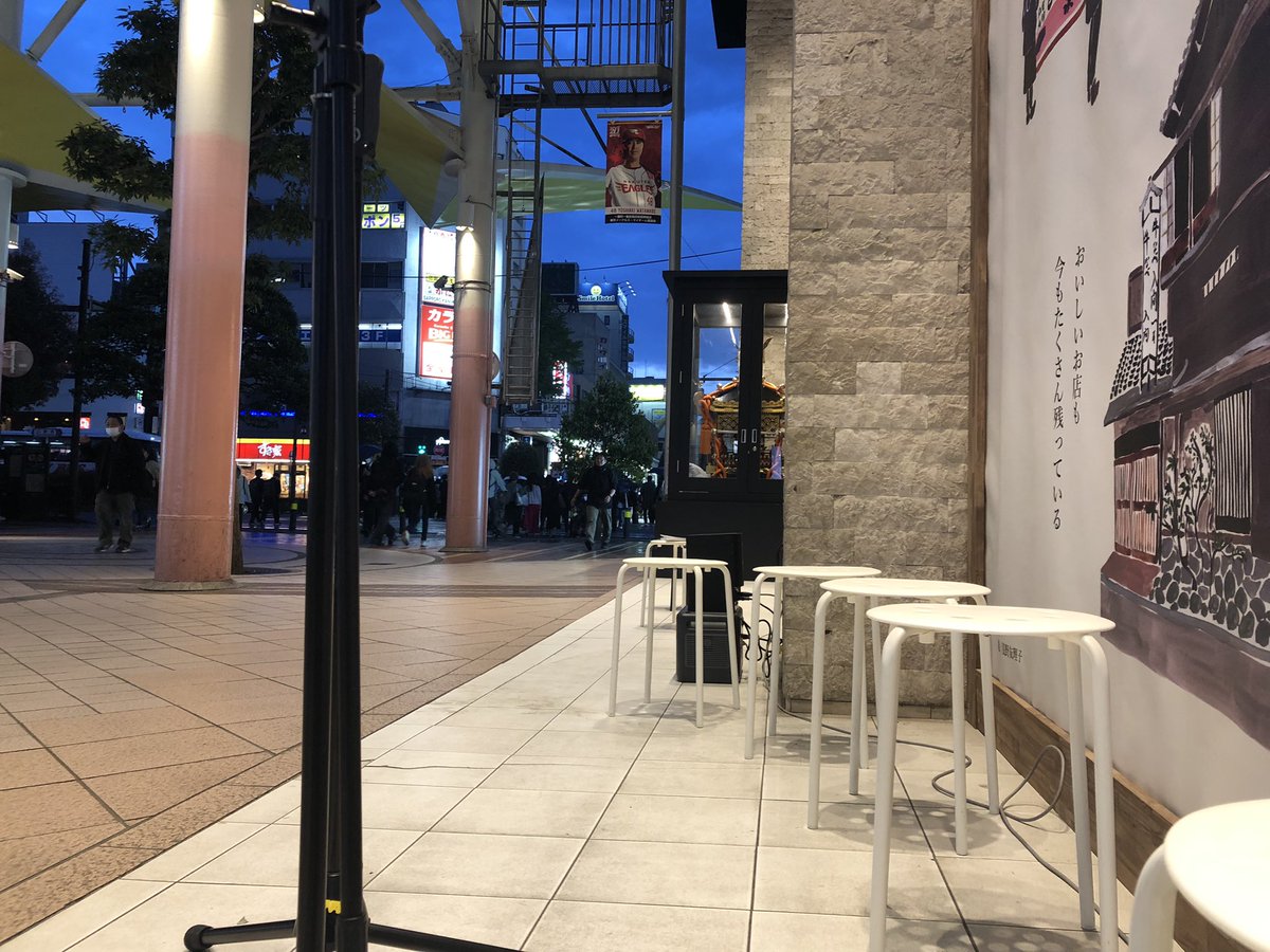 miman_archi's tweet photo. WE部を開催しました！
2024年4月16日　18：30〜20：30
仙台フォーラス軒先にて
仙台市中心部のまちなかで、街のことを話す、その様子を通りすがりの人にも見て、聞いてもらう。シンプルだけど今までできなかったことをこの軒先をお借りして実現できました！新しいラス前文化をつくる
#仙台
#フォーラス https://t.co/dqeIWFKs93