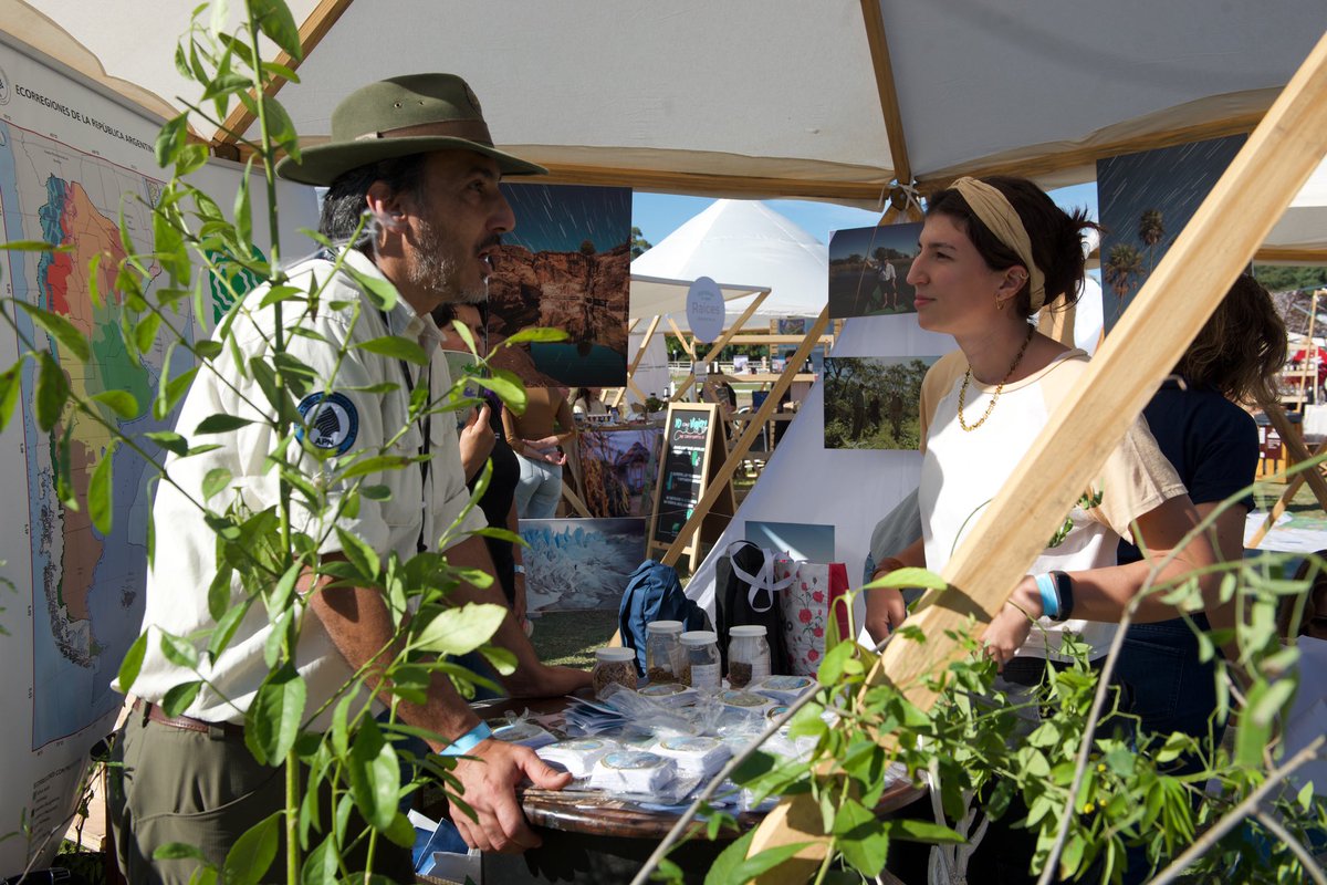 🤓☝️¿Sabías que este año estamos participando en la Bioferia? ♻️ 🙌 Parques Nacionales dijo presente al festival sustentable más grande de América Latina. Se está realizando en el Hipódromo de Palermo📍 y este sábado y domingo podés venir de 11h a 18h. ⏰ #ParquesNacionales