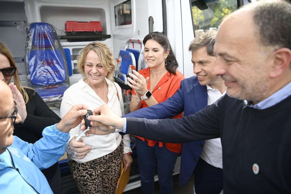 #EstadoPresente l @TresArroyosMun: junto al intendente @pablogarate, @Kicillofok destacó la continuidad de las obras en Provincia
📌shorturl.at/jrIP8