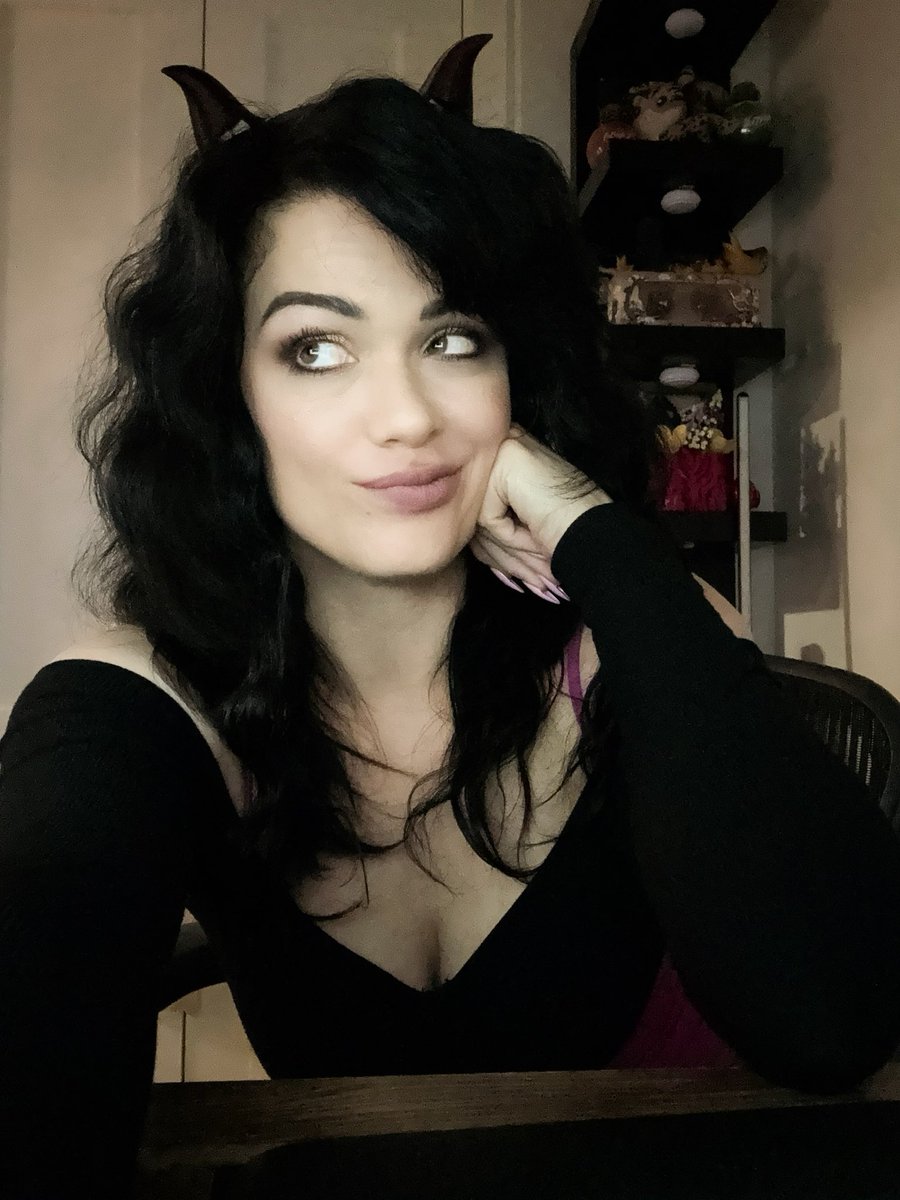 Creatrix_Britt's tweet image. Come on, you can trust me to play some Among Us. It’s meeeee. 😈🖤