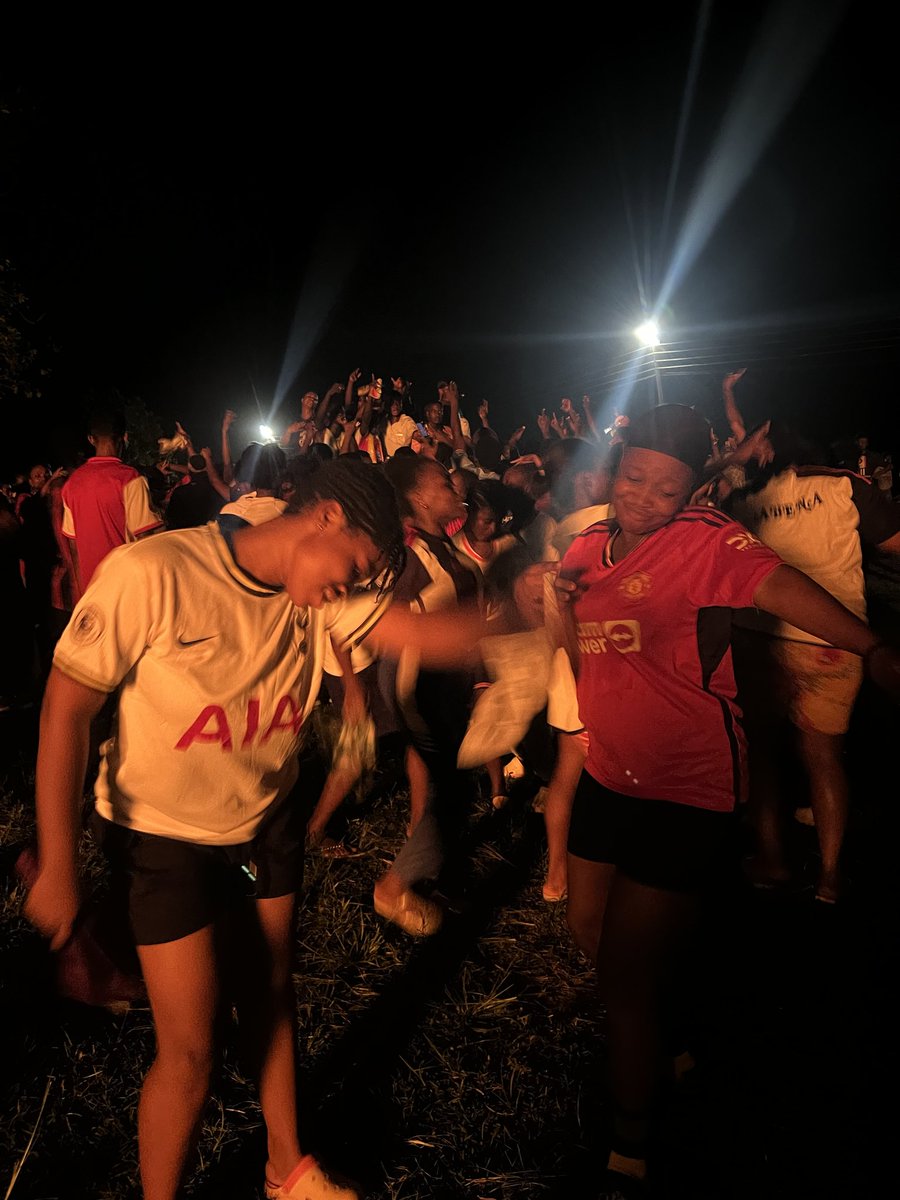 src_sjgcoh's tweet photo. It's quite a pity we couldn't get clearer shots. The excitement for the just ended Jama and bonfire night was overwhelming 🔥🔥🔥🔥🥳🥳💃💃💃💃❤️❤️❤️
#Srcweekcelebration24
#PhysicalFitness
#NaturaFitSanaVita. https://t.co/IJfUxfQ5Sp