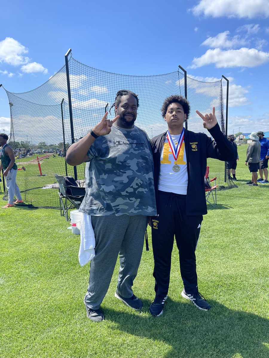 AliefHastingsFB's tweet photo. Today marks the end of my time coaching this young man. @D_snelly I am very proud of the hard work and how much you have grown over the years. Love you son! (3rd place region 3 and a school record) #Aliefpride @TXSTATEFOOTBALL https://t.co/lsSoTaikHu