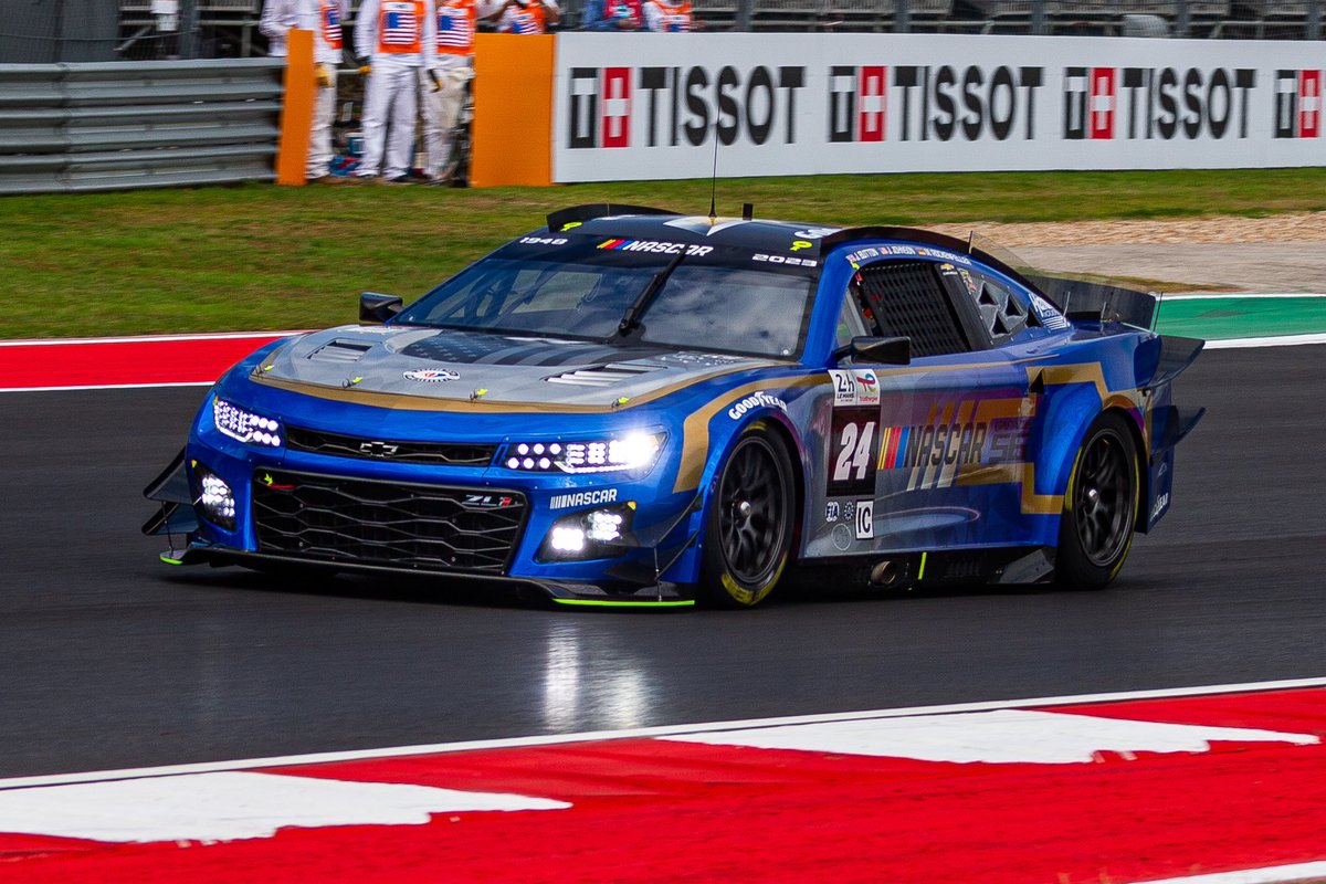 A crossover we love to see 🙌 @NASCAR’s World Endurance Championship car took a few laps around the track during #AmericasGP 👀