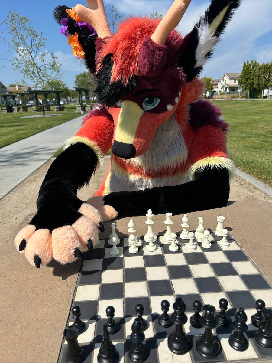 He just ate the pawn and said “your move” what’s wrong with this guy? #FursuitFriday 📸: @Zappie_39