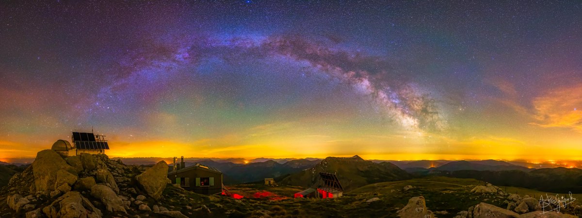 🌠Dans la nuit du 13 au 14 avril, je me suis rendu dans le #Verdon à 2000 mètres d'altitude pour photographier la #VoieLactée pour la première fois depuis 8 mois ! Quel bonheur de retrouver un joli ciel🤩!
Voici le panorama que j'ai pu réaliser: ↘️ astroguigeek.blogspot.com/2024/04/arche-…