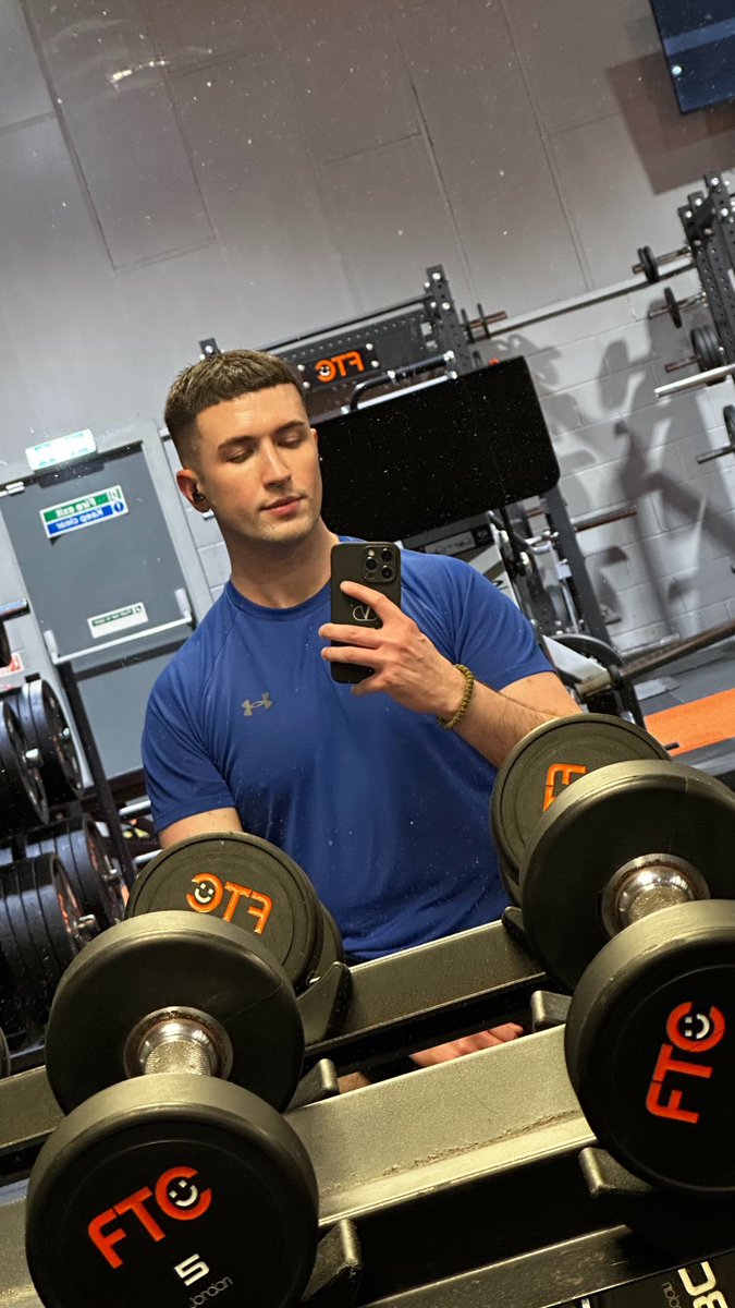 Should be sleeping but the boobies demanded it 🫡