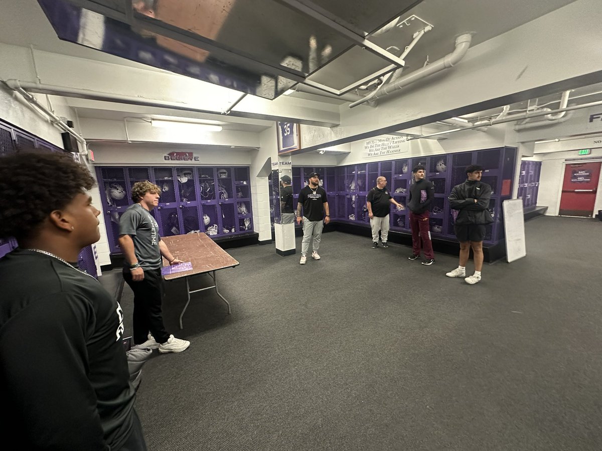 During our Oregon College Tour, we had the opportunity to check out @LinfieldFB!!! Thank you @CoachKern_ for your hospitality. It was great to meet HC @CoachSmithCats and watch you guys workout!!! @coachbelliott @linfieldsports @CoachLyons6 @AllSportsTucson @TheBreakdownVB…