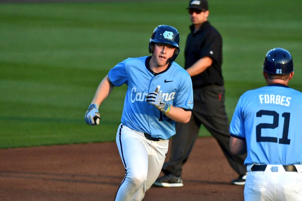 After hitting 4 solo homers and a 2-run shot last night, the @DiamondHeels have 3 more solo homers tonight, as freshman Gavin Gallaher went deep to left in the 5th, squaring up a 92 mph Fritton fastball. Colby Wilkerson added an RBI double; it's 4-1 UNC, M5.