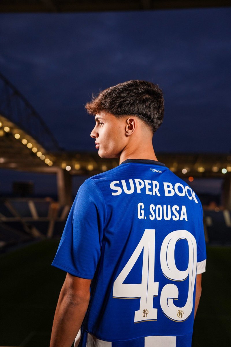 Sim, Martim Fernandes é muito bom. 
Rodrigo Mora também é excelente… mas Gonçalo Sousa impressiona-me bastante… vejo um futuro promissor para este rapaz