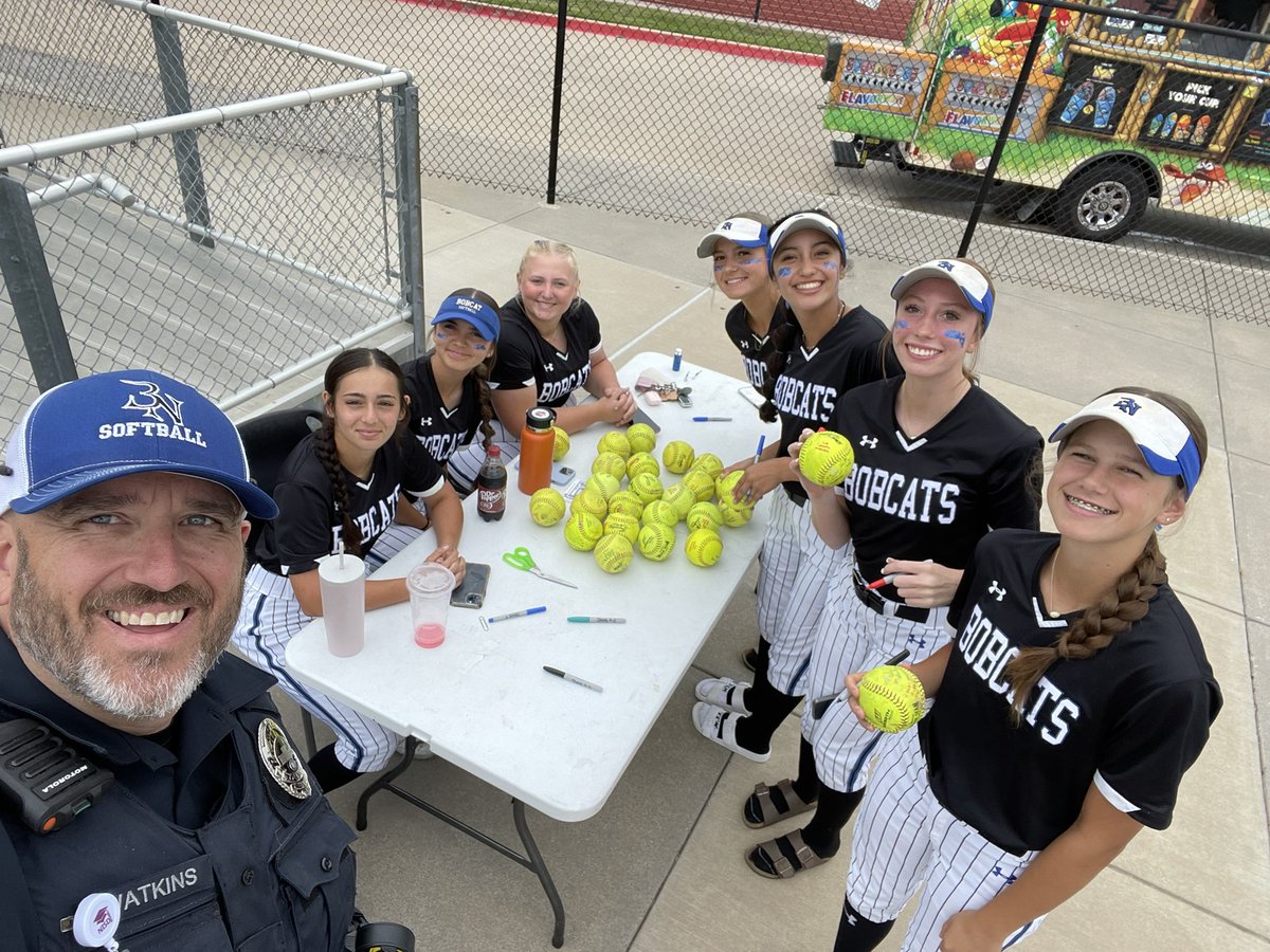 Let’s go Bobcats! Time to take care of these dern Eagles! @ByronNelsonHigh @BNHS_Softball @NISDAthletics @NorthwestISD @EatonHighSchool @SoftballEaton @RoanokePoliceTX @TrophyClubGov