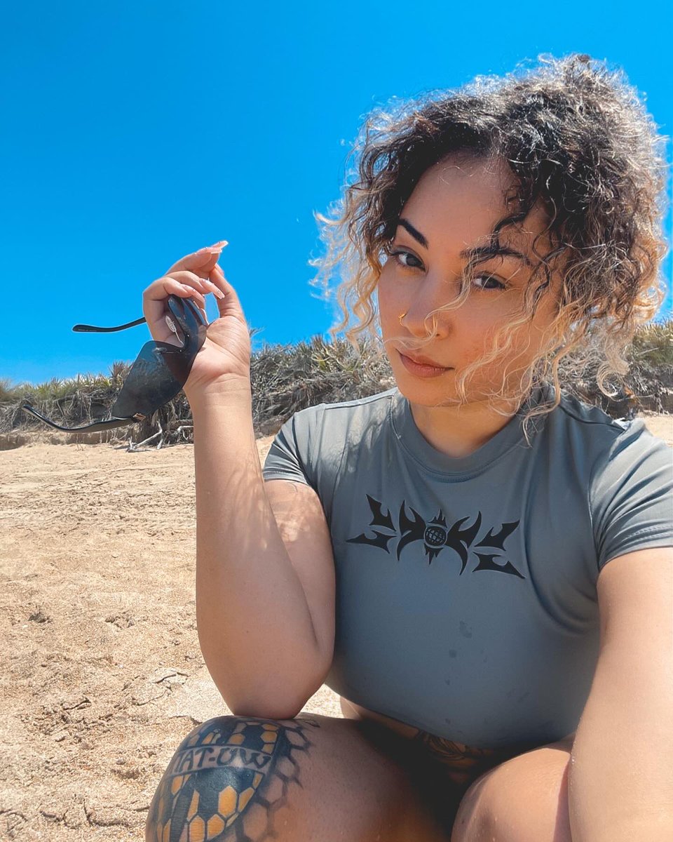 MCx___'s tweet photo. back in love with this s*** ☀️✨ https://t.co/3idnzf8g4q