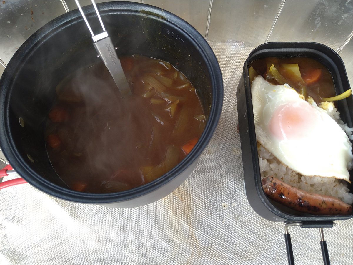 今日は時間できたので久しぶりにメスティン飯。
カレーライス🍛に目玉焼きとウインナーをトッピング(ﾟдﾟ)ｳﾏｰ
休みではあるが仕事やら農作業やらやる事いっぱいやー(＠_＠;)
#メスティン飯　#キャンプ飯　#カレーライス