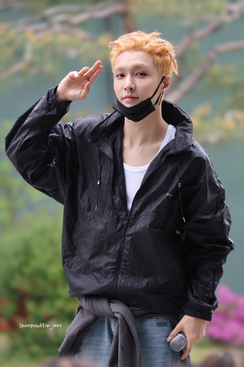 OnlyFor_YIXING's tweet photo. Music Core Mini Fan Meeting 200424

Cr: sheepmuffin_1007

#LAY_Psychic 
#LayZhang #ZhangYixing https://t.co/jJbKtfVv1h