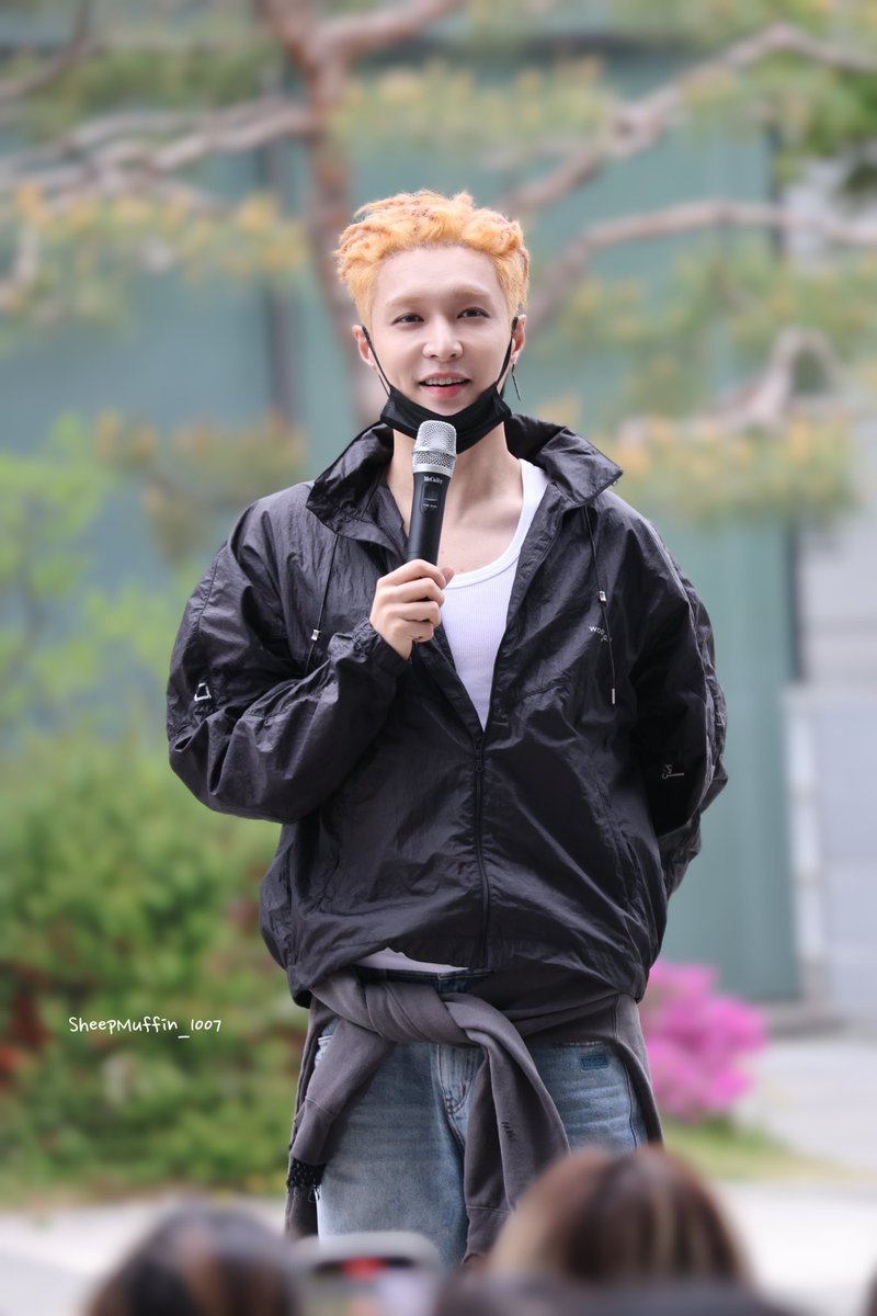 OnlyFor_YIXING's tweet photo. Music Core Mini Fan Meeting 200424

Cr: sheepmuffin_1007

#LAY_Psychic 
#LayZhang #ZhangYixing https://t.co/jJbKtfVv1h
