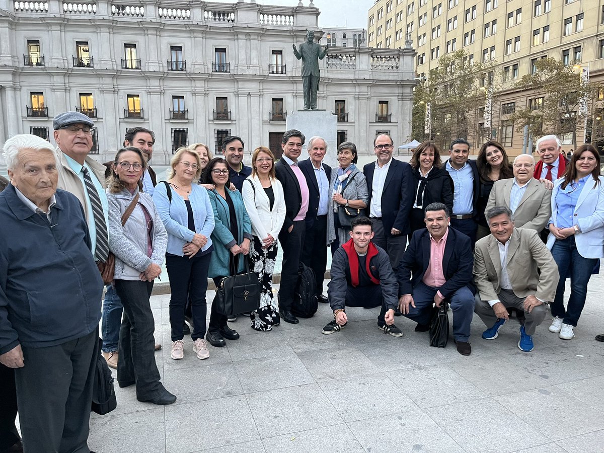 PDC_Chile's tweet photo. 🌹Como nos propusimos año a año recordaremos y honraremos el legado de #PatricioAylwinAzócar. 
Hoy a ocho años de su partida contamos con la presencia del Presidente de la República @GabrielBoric, la ministra del Interior @Carolina_Toha y nuestra fiel dirigencia y militancia. https://t.co/fVcZka1UBL