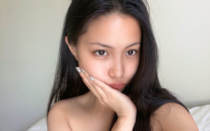 makeup free days 🥰 https://t.co/njVoAP2AeX