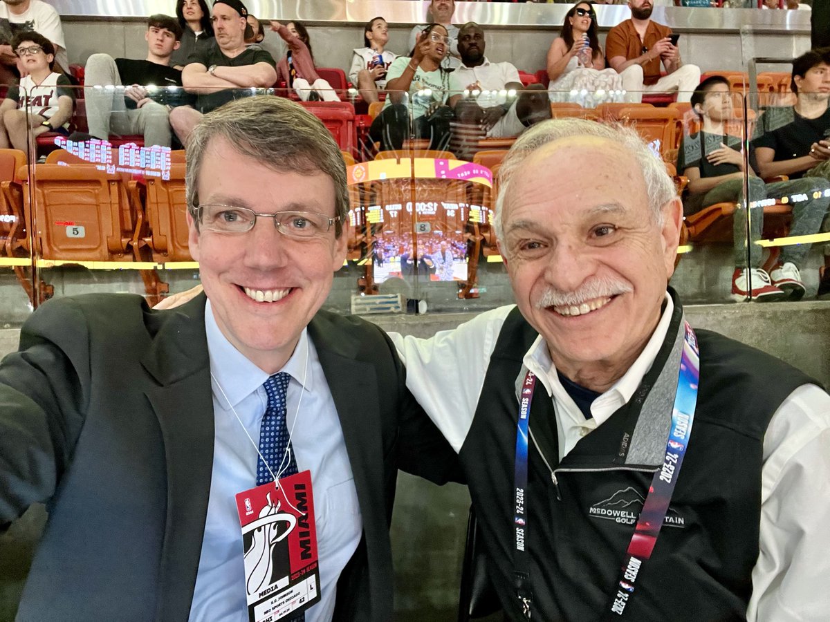 Sam and I have covered a LOT of games together. Fun to be off TV duty for one night for ⁦@NBCSChicago⁩ and sit next to a Hall of Famer and longtime colleague ⁦@chicagotribune⁩