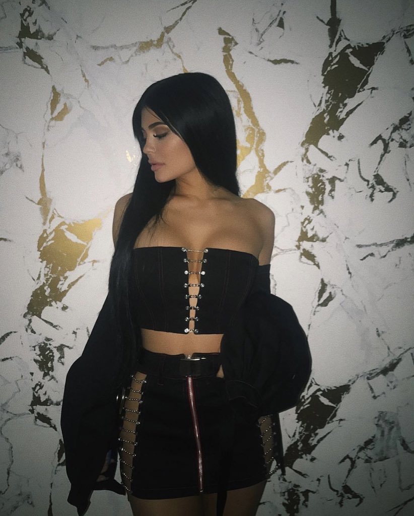 sevuhxo's tweet photo. kylie jenner's "king kylie" era https://t.co/RyWsqZzKsW