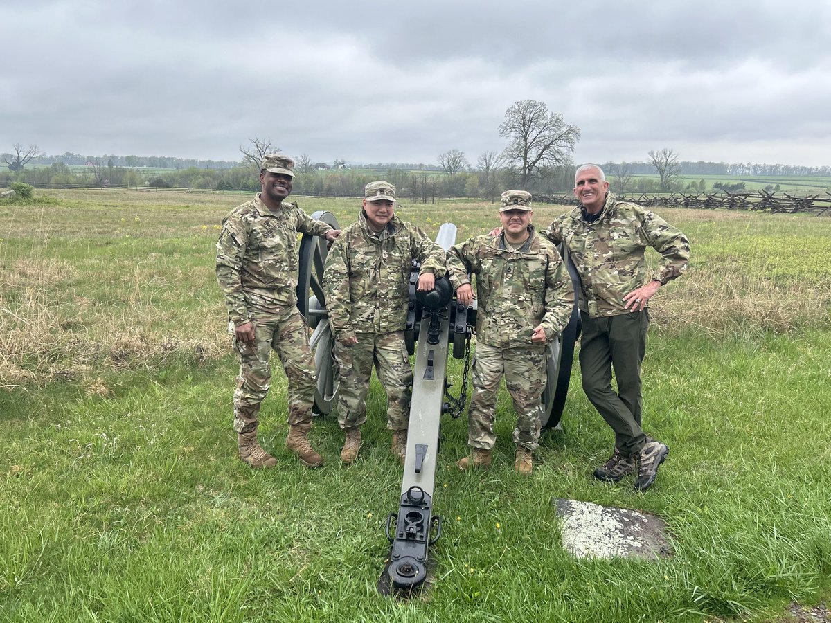 Participated & helped lead a “staff ride” of the battle of Gettysburg while discussing leadership, professionalism & the demands of combat with 250 cadet candidates - those who will join the class of ‘28 at ⁦@WestPoint_USMA⁩. What a phenomenal group of young leaders!