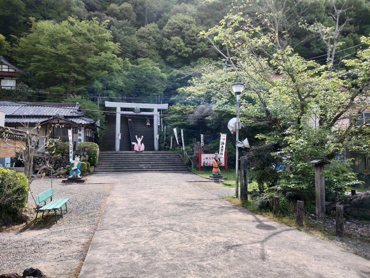 yellow344's tweet photo. 桃太郎神社にきました。
#ZHSR https://t.co/MuiPa7IzRG