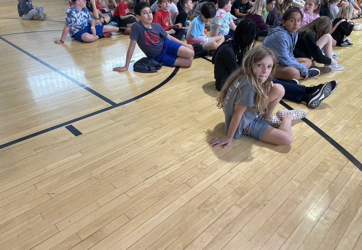 giddyup4thgrade's tweet photo. Thanks to our PTO today. They treated our school to an “Author Visit”. The author was Daryl Cobb. He played music and told us stories about his books he wrote. It was great to take a break from the state testing to enjoy a story from an author. @LM_Schools @LMElementary #ptorocks https://t.co/XWQz4ymNab