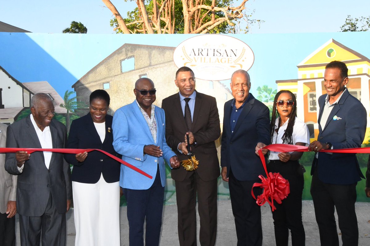 jnbanklimited's tweet image. It's official! Jamaica's inaugural Artisan Village is open! The Most Honourable Prime Minister Andrew Holness and The Honourable Edmund Bartlett, Minister of Tourism, are accompanied by other stakeholders for this historic moment.

#HistoricPlace #JNBankLimited #OpeningCeremony