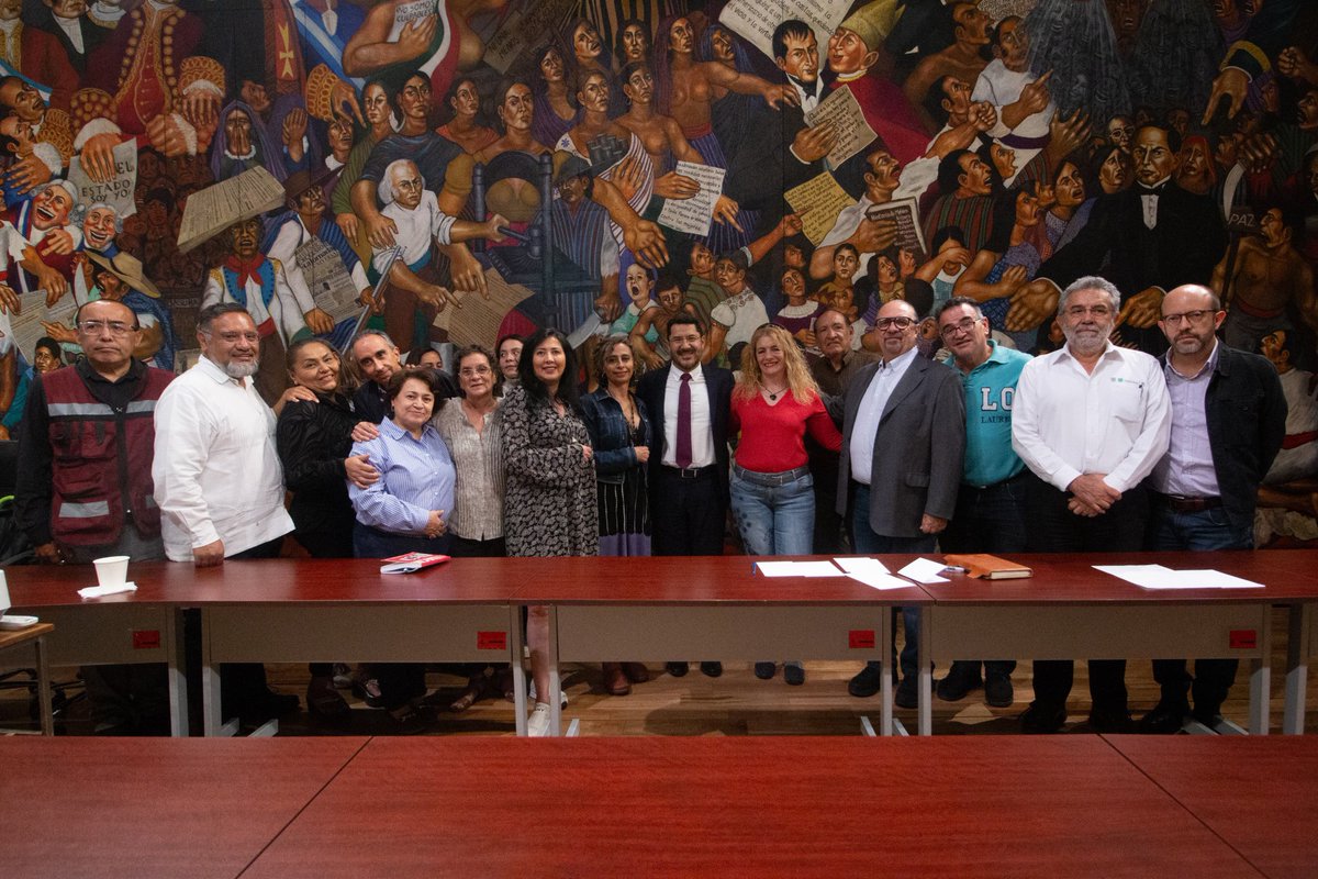 martibatres's tweet photo. Nos reunimos con vecinas y vecinos de la colonia Nápoles, alcaldía Benito Juárez, para tratar el tema del agua. Fue una reunión positiva y fructífera. Comentaron que la situación se está normalizando y destacaron la importancia de la presencia del @GobCDMX en la zona. https://t.co/52z6nSRFUC
