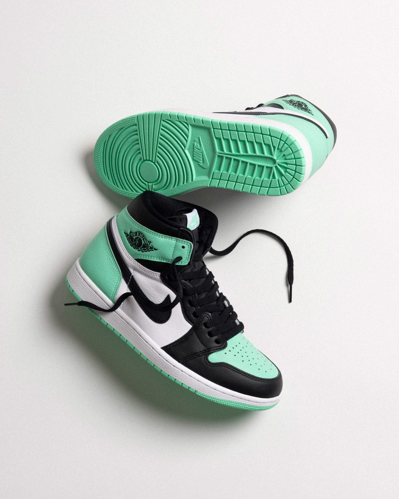 Releasing at 10AM EST 🧼 Air Jordan 1 High OG 'Green Glow' => bit.ly/3Q317ja