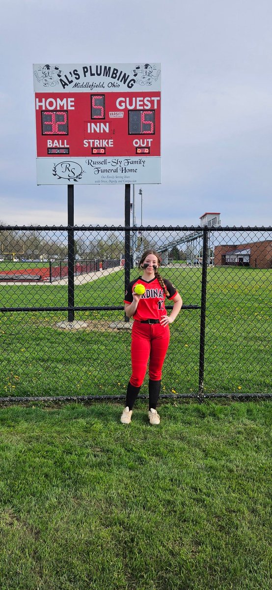 Congratulations to our Huskies on another total TEAM effort 🐾❤️ Maggie Grant gets her first homerun of the season 💪🏼💣