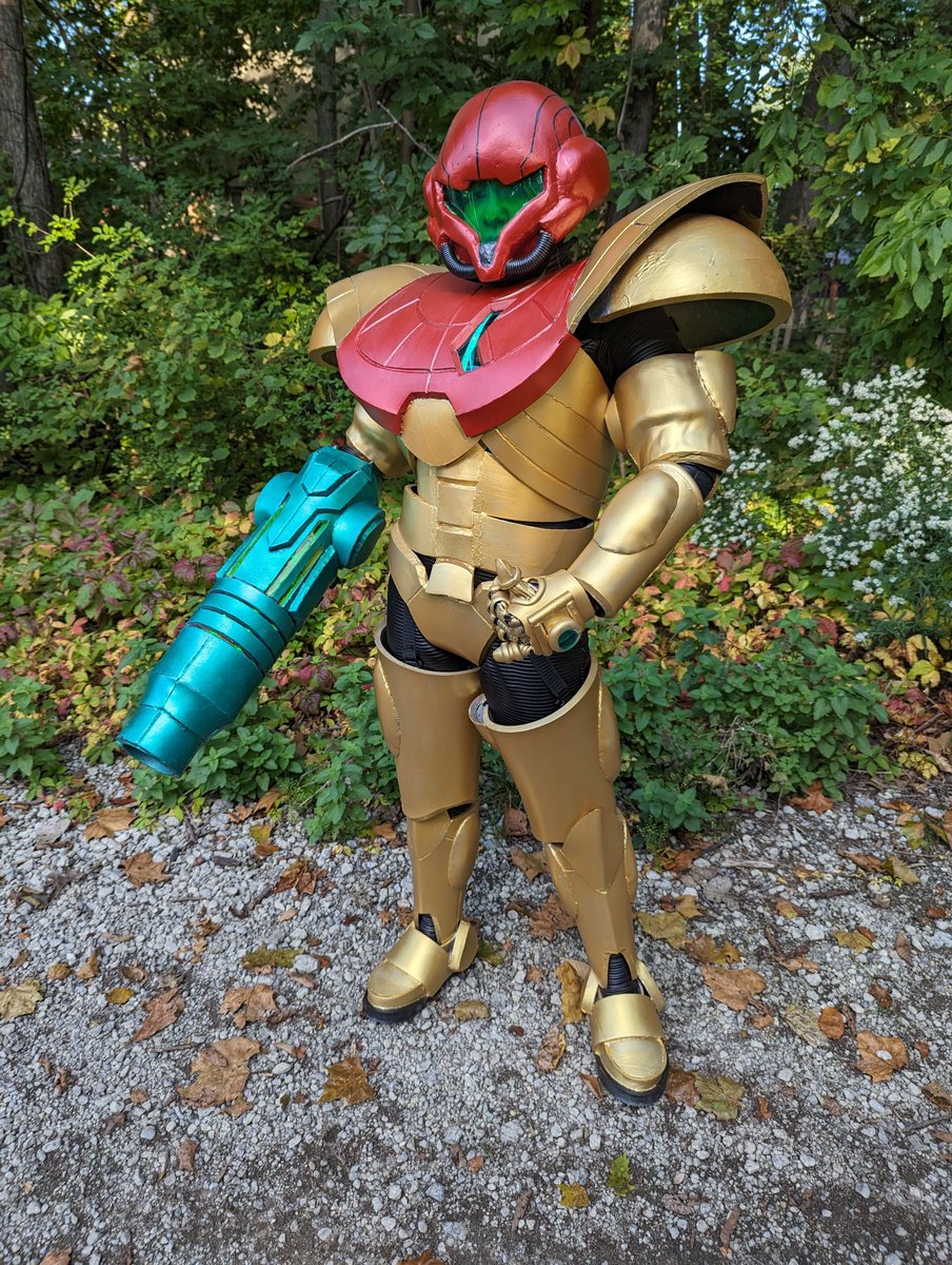 ClaperSnaper's tweet photo. Happy Anniversary to Super Metroid! I made this Super Metroid power suit last year! Ive always loved the design of this suit from the game. I will be touching up some parts for this! #supermetroid #metroid #samus #cosplay #powersuit #armor #supernintendo https://t.co/ba9XRI1Iva