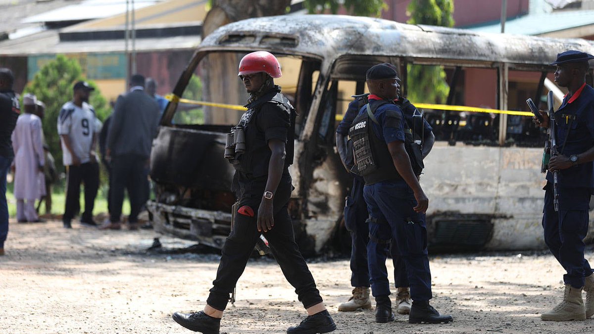 🔴 Nijerya'da silahlı saldırılar: 23 kişi hayatını kaybetti: Batı Afrika ülkelerinden Nijerya'nın Kaduna eyaletinde silahlı çete üyelerinin düzenlendiği silahlı saldırıda, 23 kişinin yaşamını yitirdiği bildirildi. birgun.net/haber/nijerya-…