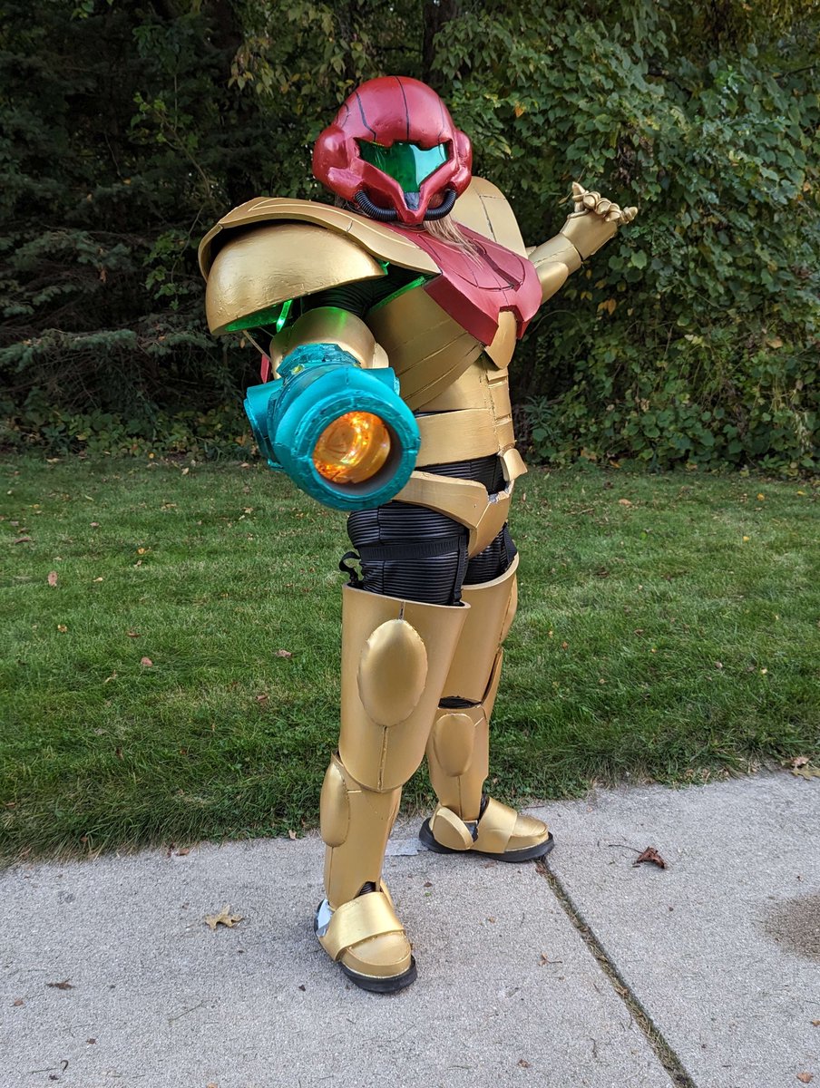 ClaperSnaper's tweet photo. Happy Anniversary to Super Metroid! I made this Super Metroid power suit last year! Ive always loved the design of this suit from the game. I will be touching up some parts for this! #supermetroid #metroid #samus #cosplay #powersuit #armor #supernintendo https://t.co/ba9XRI1Iva