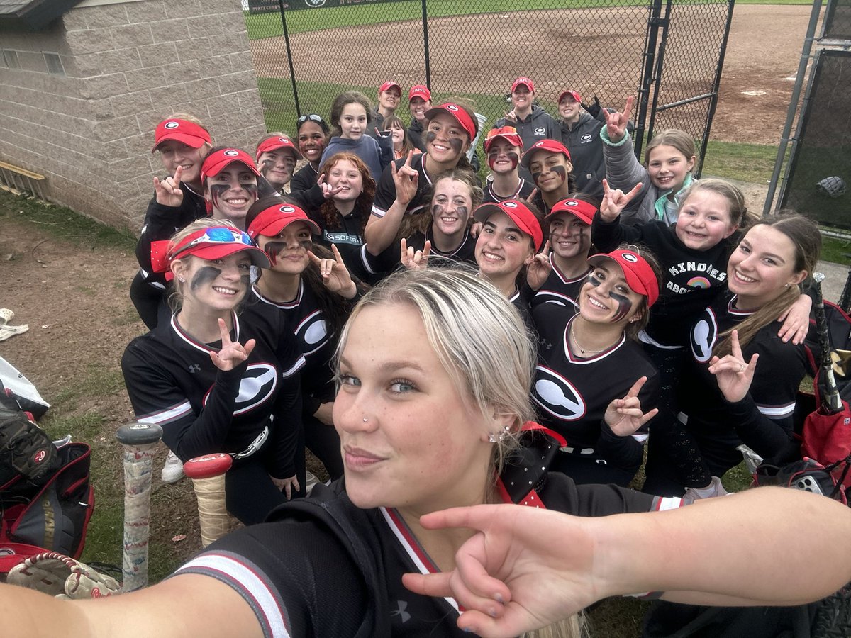 CHSRamsSoftball's tweet photo. RAMS WIN!!!!! Gronbach and Matos combine for the shutout!! #postgameselfie #winforwayne #oilup #iceicebaby #futureRams #loveus #staythecourse https://t.co/RmZhOKRoJY
