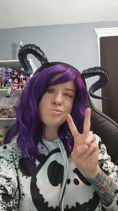 Live ok twitch and YouTube now. Link in bio.  Also not sure about this wig. Lol. Join me for scary game<a href="/tag/cosplayer"class="tags"><span>#cosplayer</span></a><a href="/tag/cosplay"class="tags"><span>#cosplay</span></a><a href="/tag/pokemon"class="tags"><span>#pokemon</span></a>