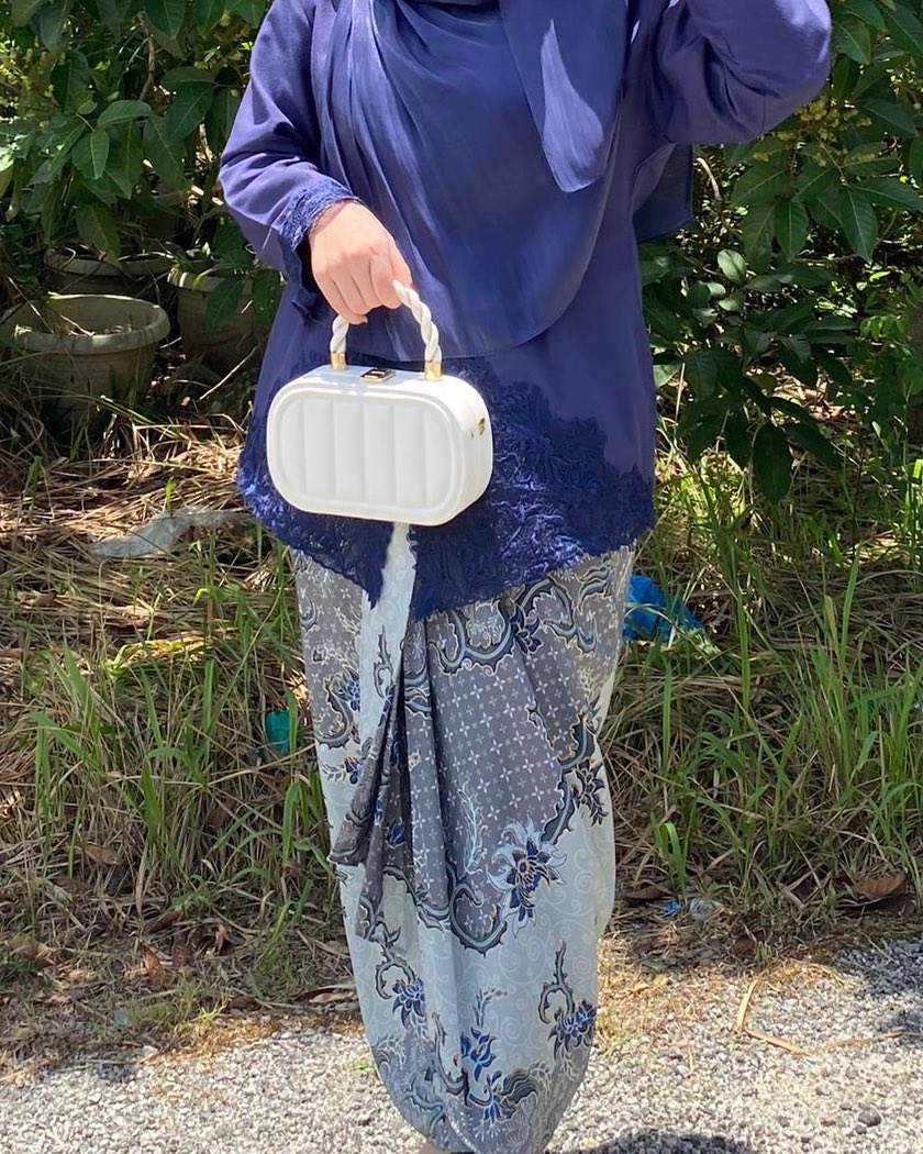raudhahbungaa's tweet photo. haritu i beli baju raya from indonesia dekat shopee, turns out baju dia lawa gila! 

yang suka pakai baju kebaya tapi nak yang loose tak ketat you will love it! 🤍 https://t.co/TMaEXCeC5w