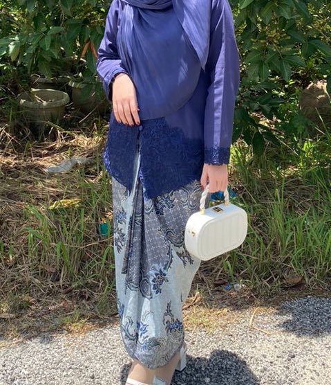 raudhahbungaa's tweet photo. haritu i beli baju raya from indonesia dekat shopee, turns out baju dia lawa gila! 

yang suka pakai baju kebaya tapi nak yang loose tak ketat you will love it! 🤍 https://t.co/TMaEXCeC5w