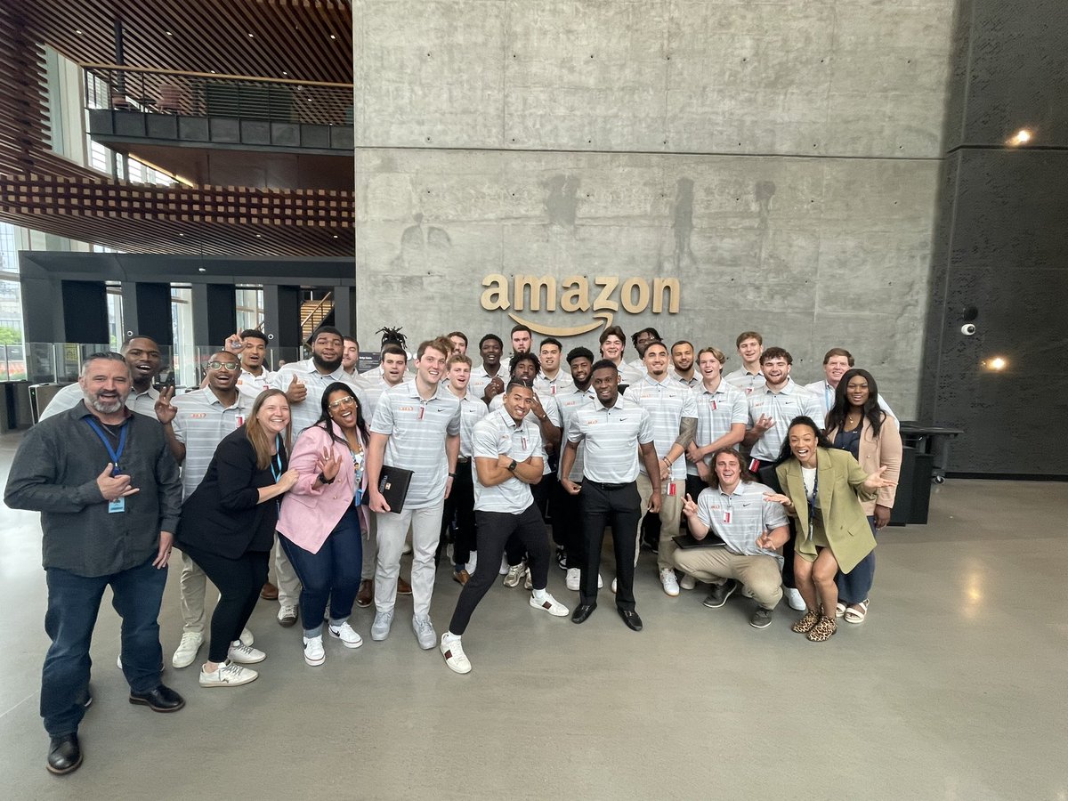 traveltravDFO's tweet photo. VIP Tour Nashville 2024. Thank you to all the companies, executives, and CEO’s that gave our student-athletes an incredible experience.  Special shoutout to VFL Brad Lampley for running point, we just changed lives 
✅Industry Insight
✅Networking 
#GBO #Govols #vols https://t.co/0jpORrCgAG