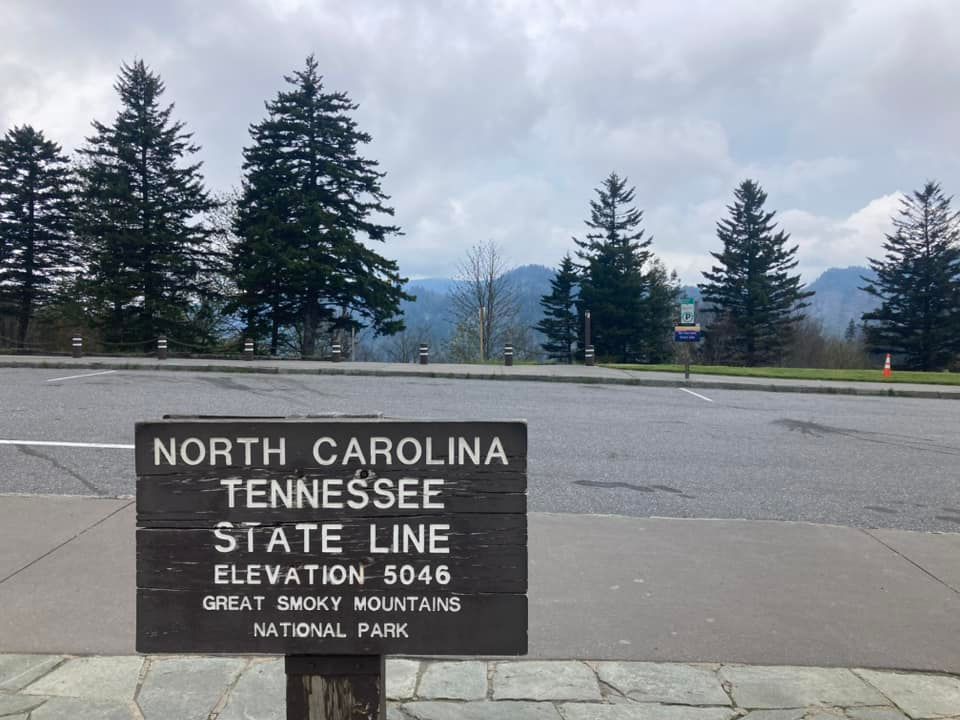 Standing at the crossroads of adventure in the Great Smokies! 🌲 Whether you're exploring from the Tennessee side or trekking through North Carolina, breathtaking views & unforgettable memories await at every turn. What's your favorite Smoky Mountain experience? 📷: Gino Binkley