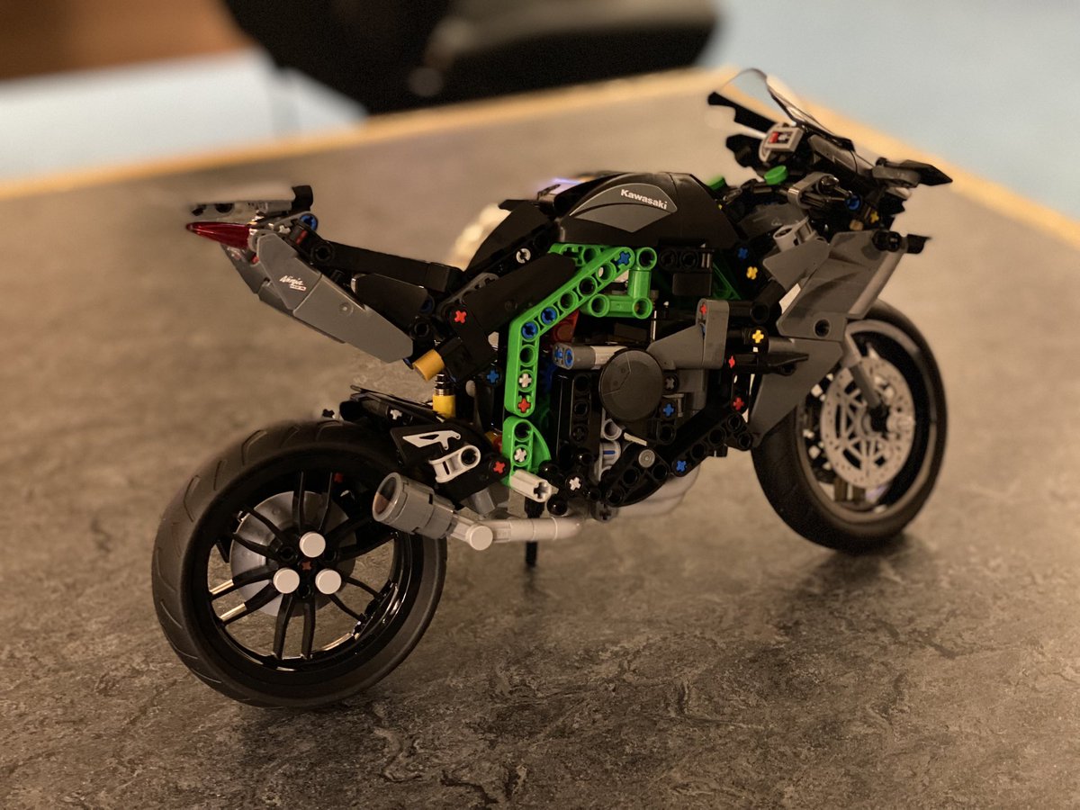 Well, it’s been that quiet on nights tonight I’ve built my Lego Technics Kawasaki Ninja to pass the time.

Yes, I’m a big Lego geek.👍🏻

You can’t beat Lego, I find it very therapeutic. Good for the mind!💯

#lego #legotechnics #legobuilder #goodforthemind #kawasakininja