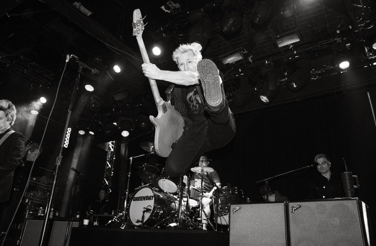 GreenDay's tweet photo. Dookie and Idiot together for the first time EVER... thank you all who made it out to the Echoplex last night!! Lots more where that came from this summer https://t.co/e1YhBPEsQ6

📸 @paranoidtrooper https://t.co/2PRlfm3iDV