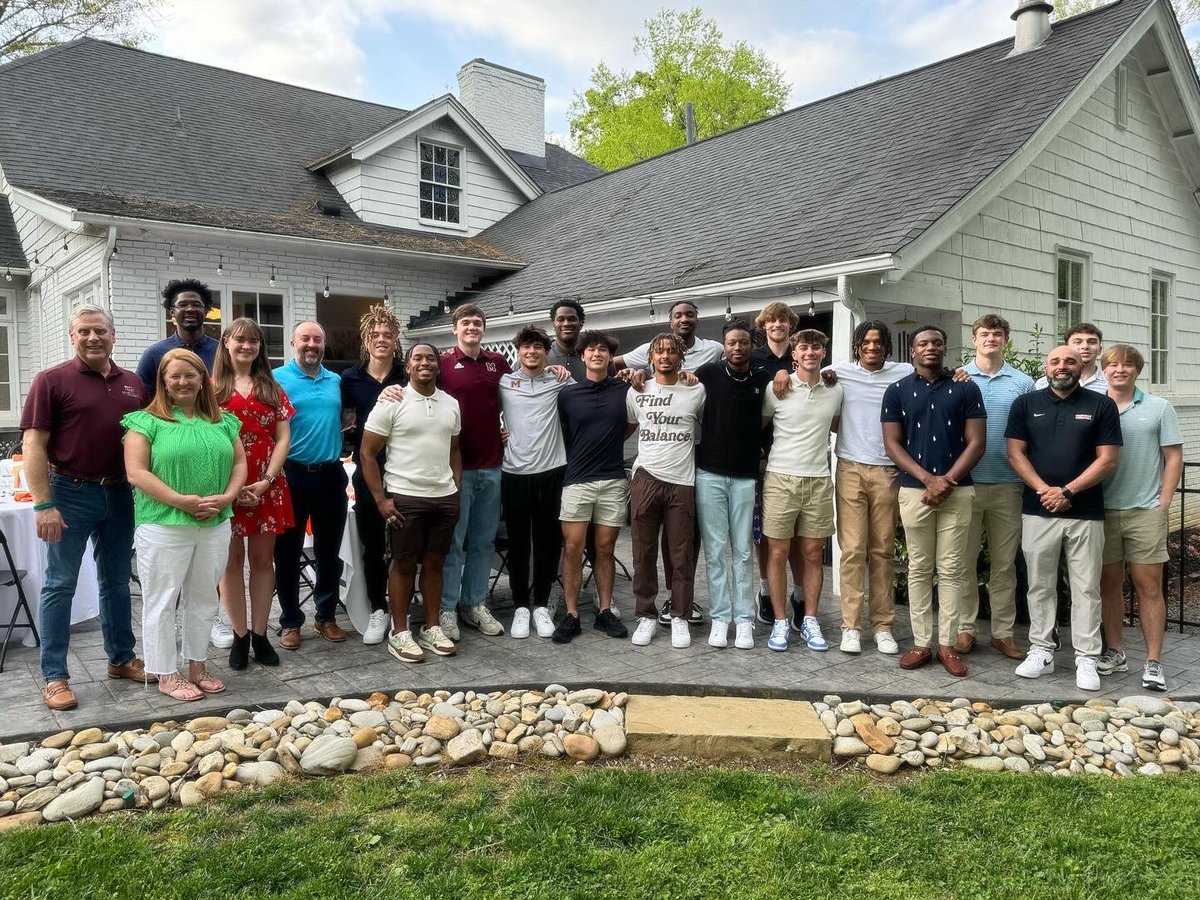 Another Fri night, another @MCScots championship dinner! Sara & I were proud to host our @CCofSouth conference champion @MCMensHoops team for dinner tonight– proud of these guys & their continued success as a winning program! @coachplaceres @CoachMcCord #repthem #maryvillecollege