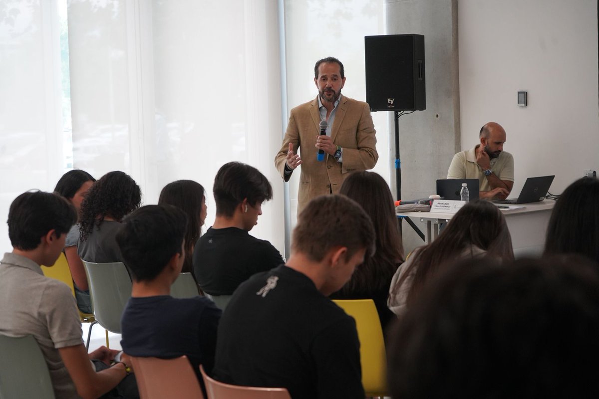 iecm's tweet photo. .@bvallem presentó ante estudiantes del @TecdeMonterrey la Plataforma Digital de Participación Ciudadana, herramienta de consulta que busca promover el involucramiento de la ciudadanía en los asuntos de su comunidad e incentivar la rendición de cuentas de las autoridades en #CDMX https://t.co/3bTutANBRc