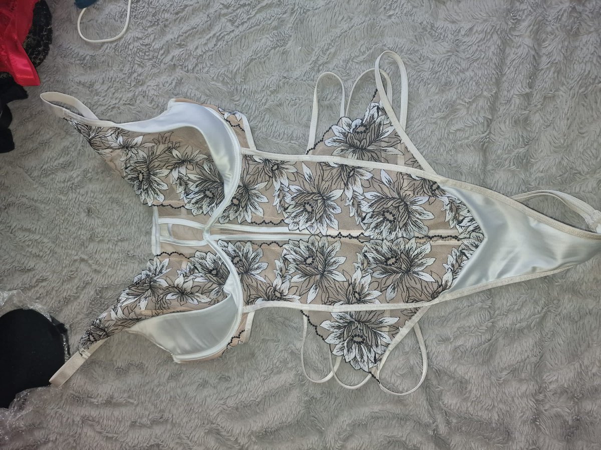 PinKBree36F's tweet image. My friend has offered me these bits? What does everyone think? All of them? None? Or pick what you think?