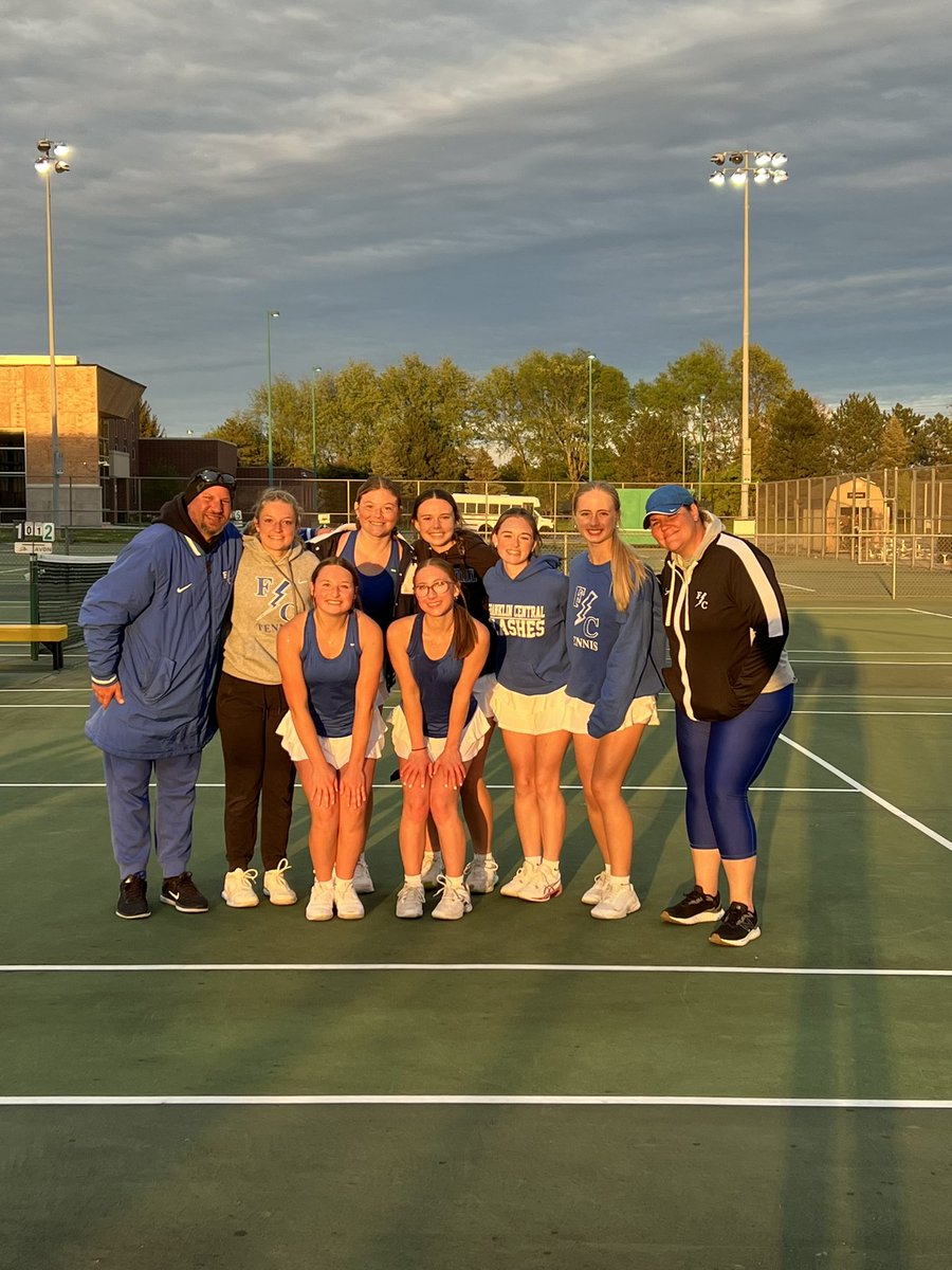 FCFlashesTennis's tweet photo. Franklin Central defeats #24 Avon 3-2 for it first HCC Conference win in school history! 
Go Flashes! 
#weareflashes https://t.co/Y0698EpXf5