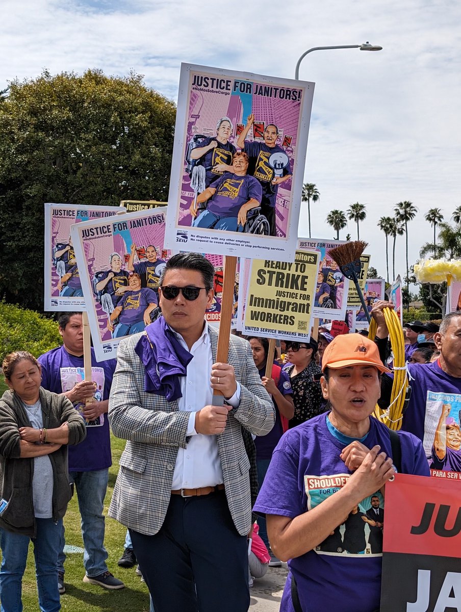 Thank you SEIU-USWW and the @OCLF for inviting me to join the janitor’s march.

These men and women work tirelessly to keep our public spaces clean. It’s time they are justly compensated for their hard work and treated with more respect from their employers.