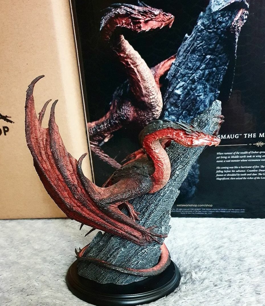 I treated myself to a @WetaWorkshop #Smaug The Magnificent, Polystone collectable. Sculpted by artists who worked on the films. The design and appearance of Smaug in the Hobbit films is superb, in my opinion still the best Dragon to appear on screen. #JRRTolkien